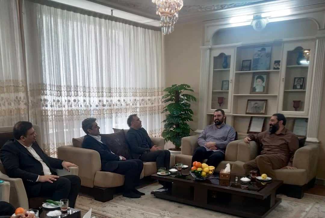 ديدار سرپرست و اعضاى هيات رييسه فدراسيون با خانواده شهيد شوشترى ديدار سرپرست و اعضاى هيات رييسه فدراسيون با خانواده شهيد شوشترى