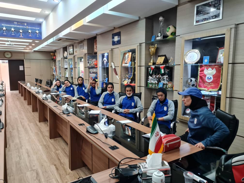برگزاری کلاس تئوری کادر فنی برای بازیکنان فوتبال جوانان