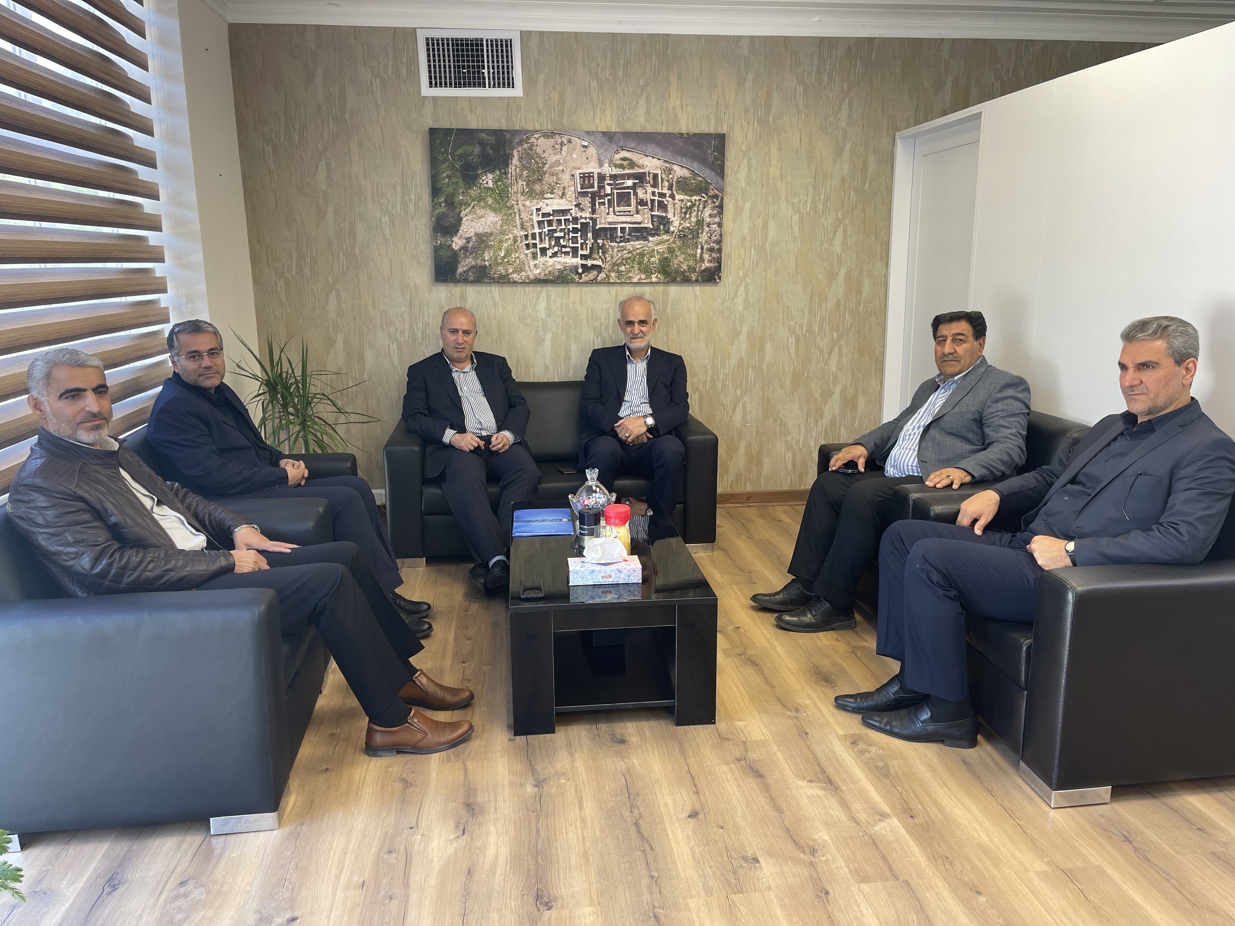 نشست رییس و نایب رییس فدراسیون با معاون عمرانی سازمان منطقهی آزاد کیش نشست رییس و نایب رییس فدراسیون با معاون عمرانی سازمان منطقهی آزاد کیش