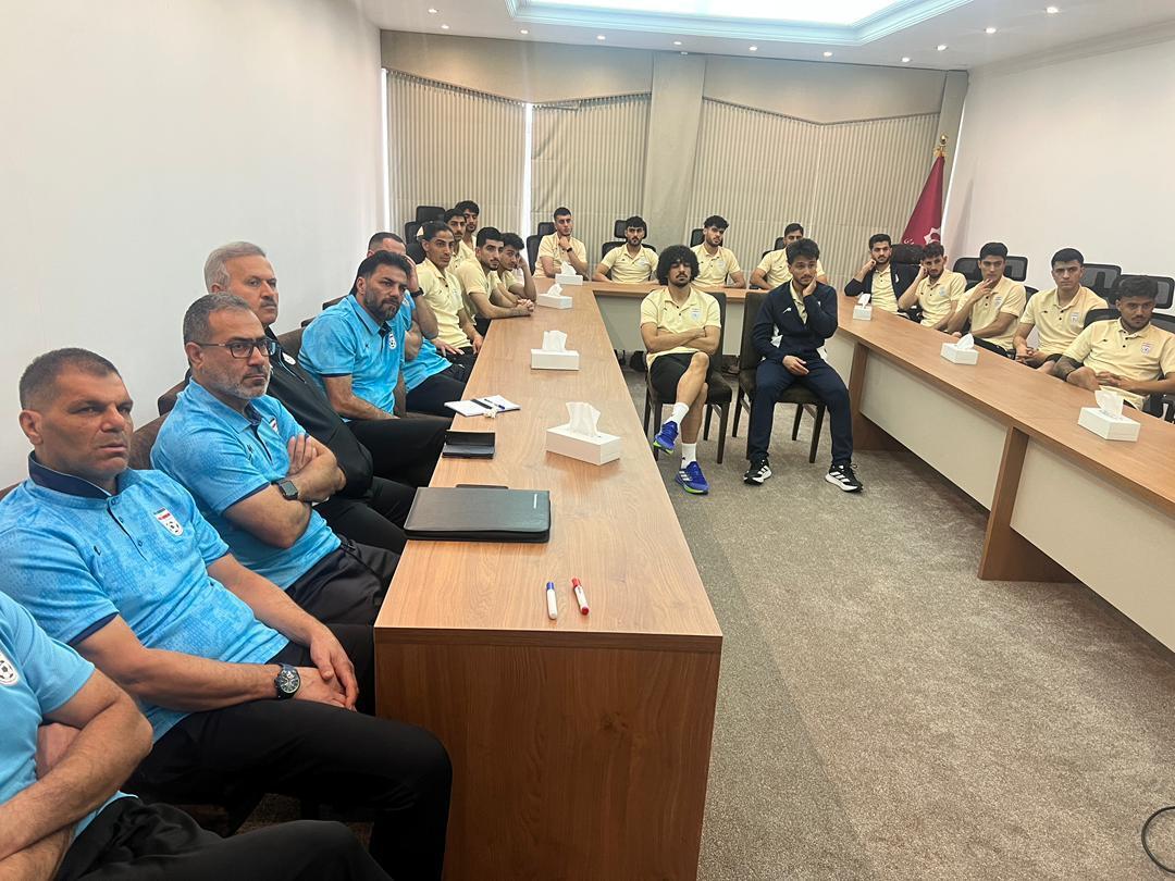 برگزاری جلسه فنی تیم ملی امید در دومین روز اردوی دبی
