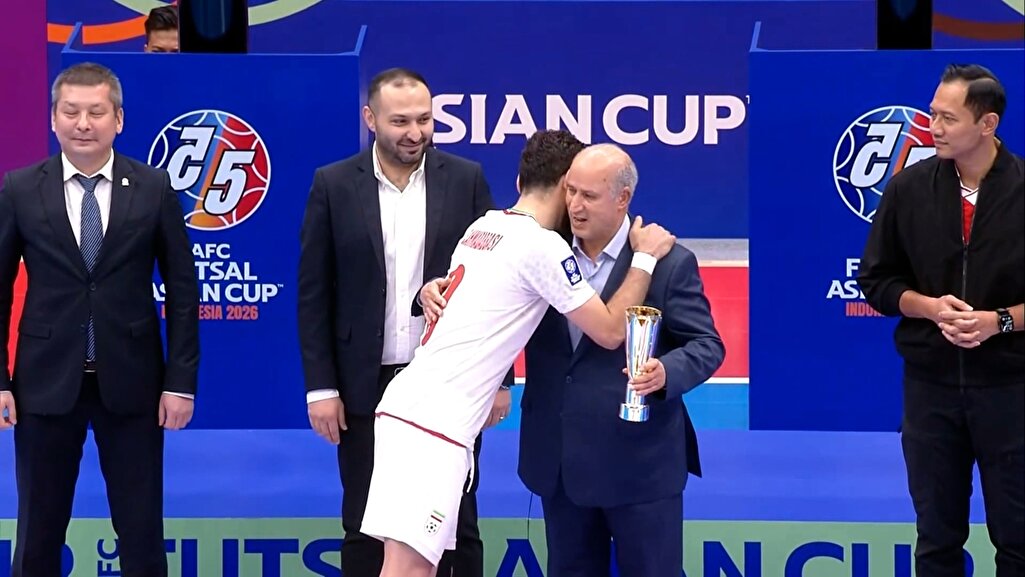 چهاردهمین قهرمانی در شب ایستادگی