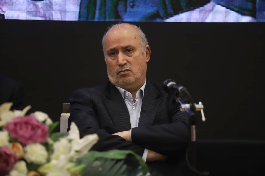 تاج:این دختران به خاک و پرچم و رهبرشان وفادارند تاج:این دختران به خاک و پرچم و رهبرشان وفادارند
