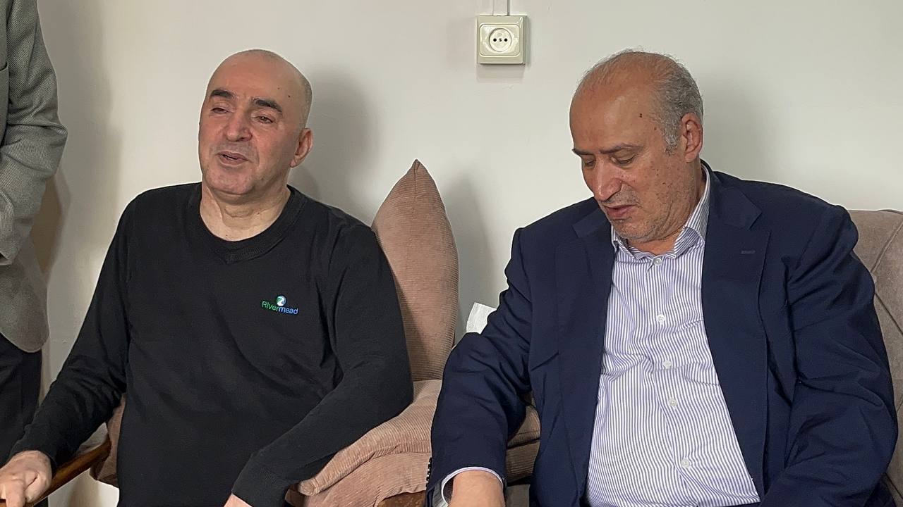 حضور رئیس فدراسیون فوتبال بر سر مزار قایقران و دیدار با یک پیشکسوت