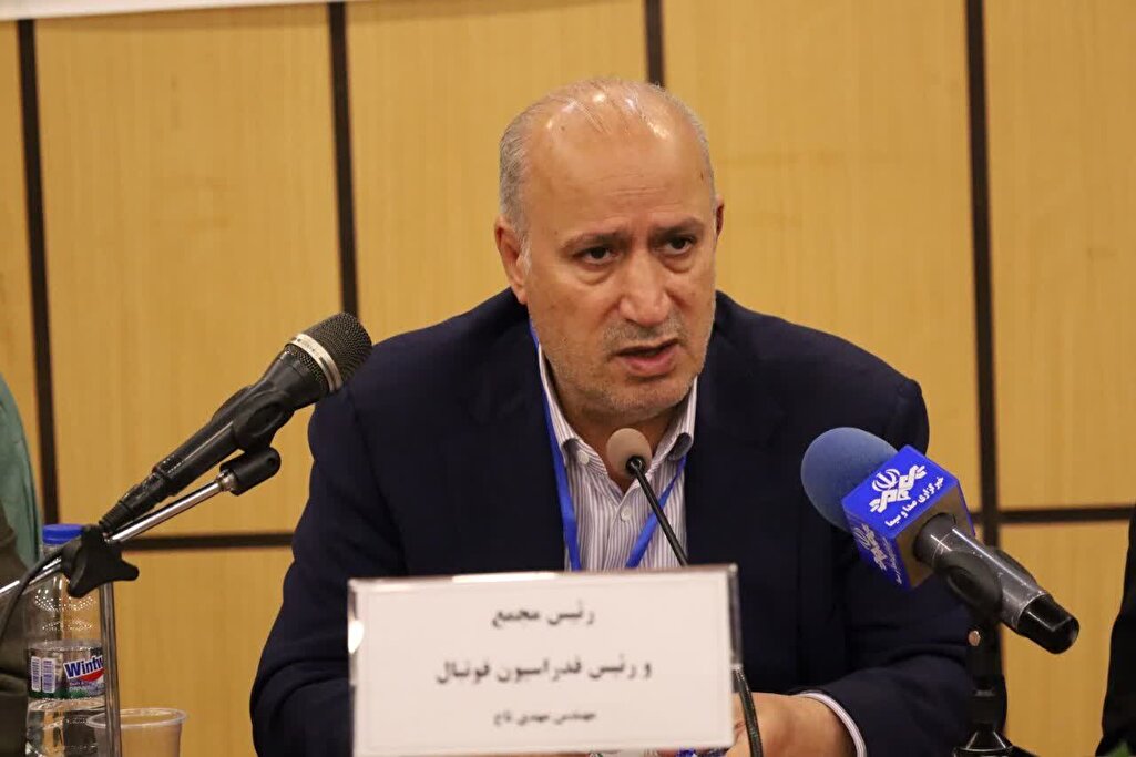 با تمام مشکلات و کمبودها نباید به هیچ وجه توقف کنیم