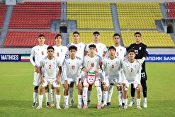 نوجوانان ایران میزبان خود را گلباران کردند