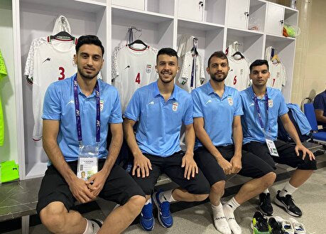 تصاویری از حضور ملی پوشان فوتسال در سالن محل برگزاری مسابقه با مالزی