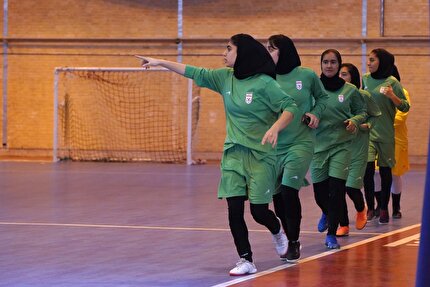 شریف 15 بازیکن را به اردو فرا خواند