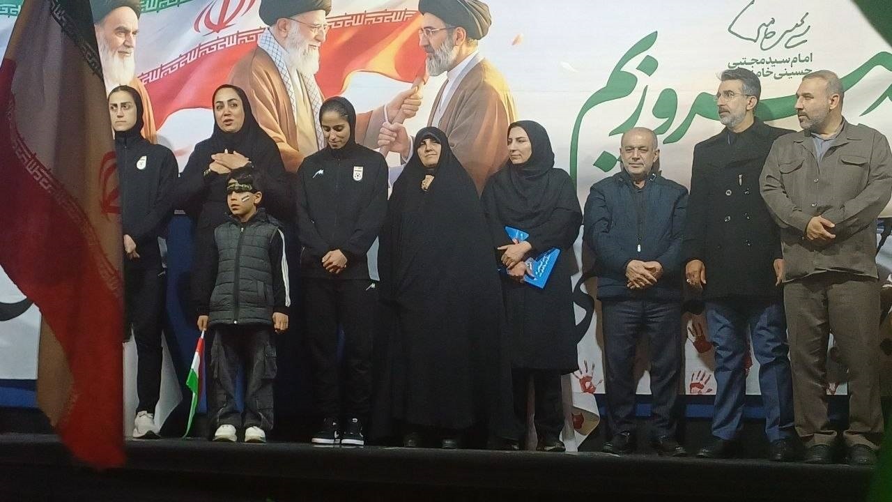 حضور اعضای تیم ملی فوتبال بانوان در موکب هیات فوتبال مازندران