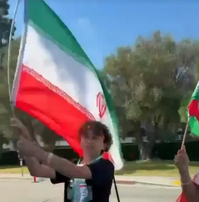 حضور هواداران ایرانی اطراف ورزشگاه محل بازی با نیوزیلند