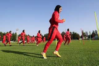 ۷۷