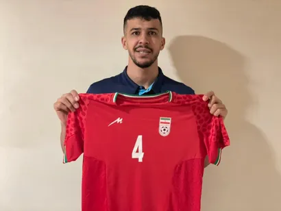 ایران سرخ‌پوش مقابل امارات