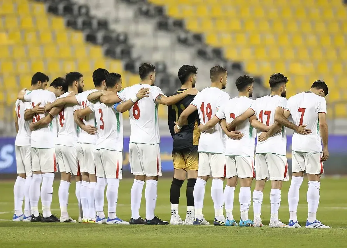 زیبا و باوقار روی پیراهن ایران