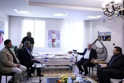 عیادت رییس فدراسیون و جمعی از مدیران استانی از حسن کامرانی‌فر