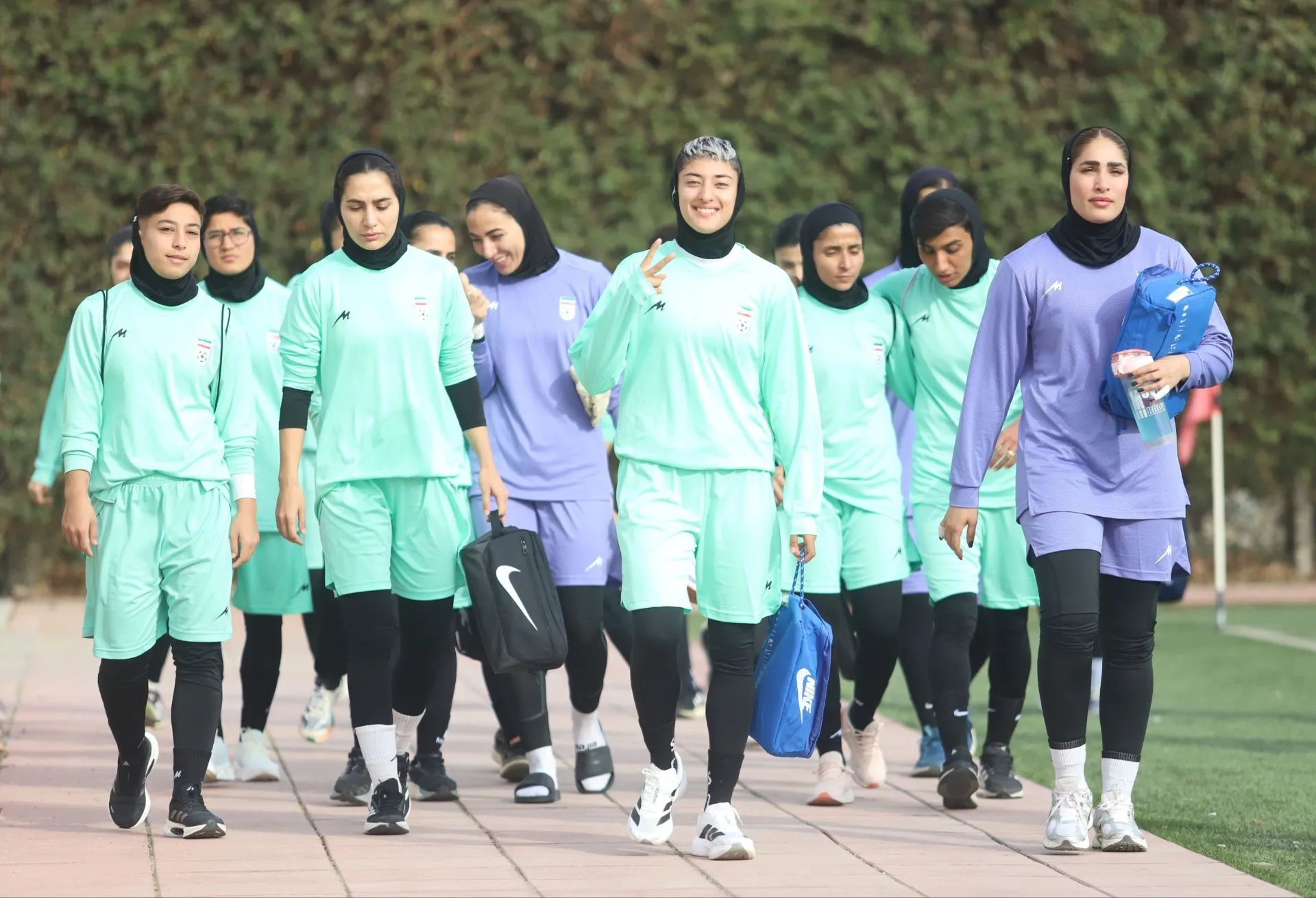 هماهنگ و منظم در راه استرالیا
