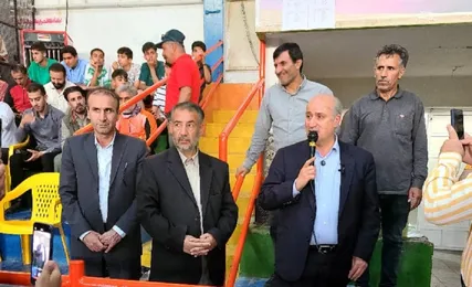 حضور رئیس فدراسیون فوتبال در مسابقات فوتسال مدرسه های دانشگاه آزاد اسلامی