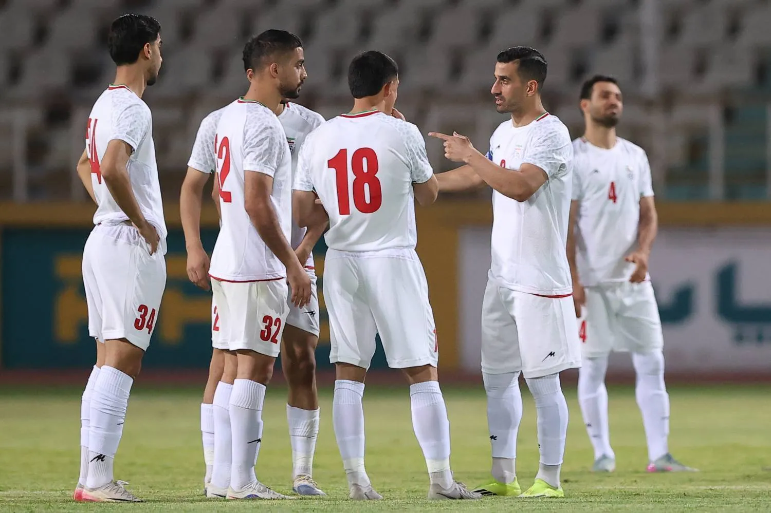 آب زنید راه را، هین که «ایران» می‌رسد