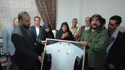 تجلیل مقام شامخ شهدای ورزشکار با اهدای پیراهن تیم ملی