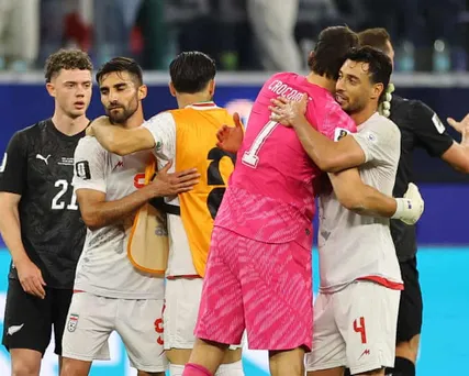 گاردین: ملی‌پوشان ایران زیر فشار حواشی بودند