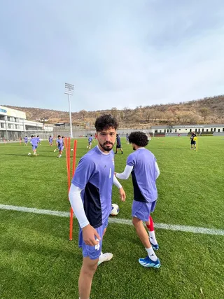 سه 