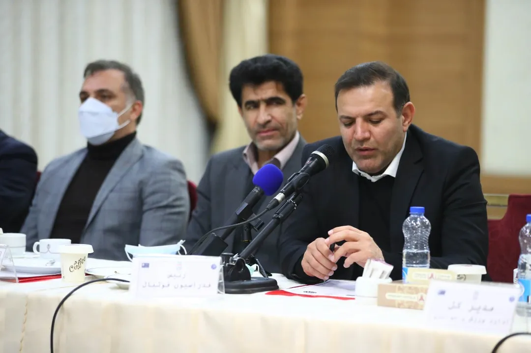 عزیزی‌خادم: تملق جایی در فدراسیون فوتبال ندارد