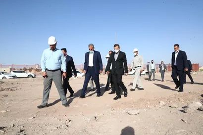 بازدید عزیزی‌خادم از ورزشگاه در حال ساخت مس کرمان