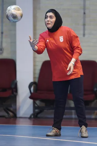 ف2