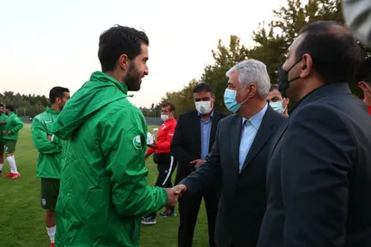 دیدارصمیمانه وزیر ورزش و جوانان از اردوی تیم ملی فوتبال پیش از دیدار با کره جنوبی