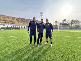 سه 